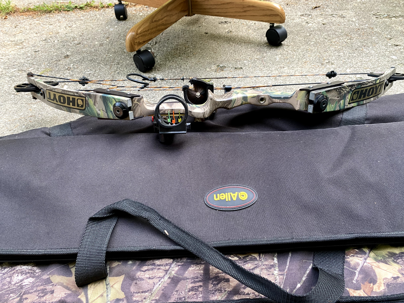 hoyt youth compound bow banshee