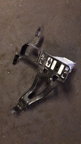 BMW 5 E60 E61 2006 Stoßstange vorne links Halterung 7163483