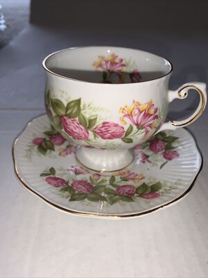 Vintage ROSINA Queens Teacup & Saucer ''Wild Flowers'' Clover England Bone China 