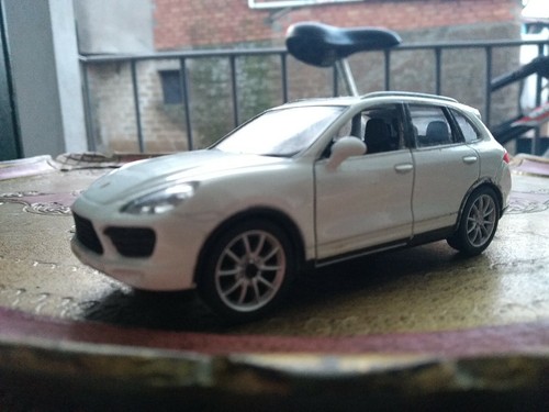 Porsche Cayenne Turbo S Made In China Rmz City - Foto 2 di 12