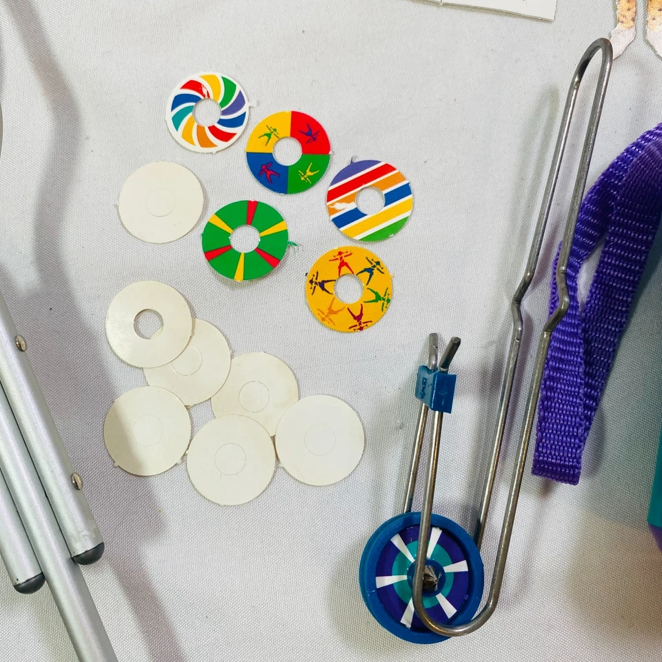 18" American Girl Today 1997 AGOT Apres-Ski Accessories Set: Game, Paper Dolls - Image 4 of 4