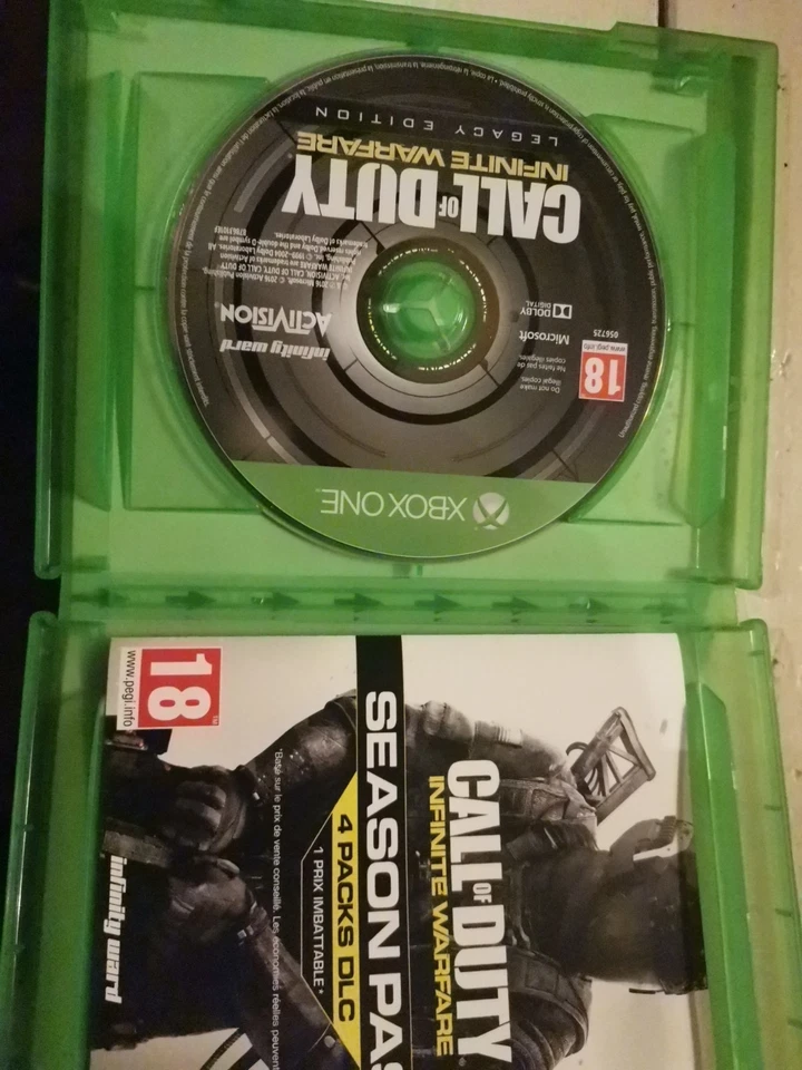 Call of Duty : Infinite Warfare - Edition Legacy (Microsoft Xbox One, 2016), photo 2 sur 2