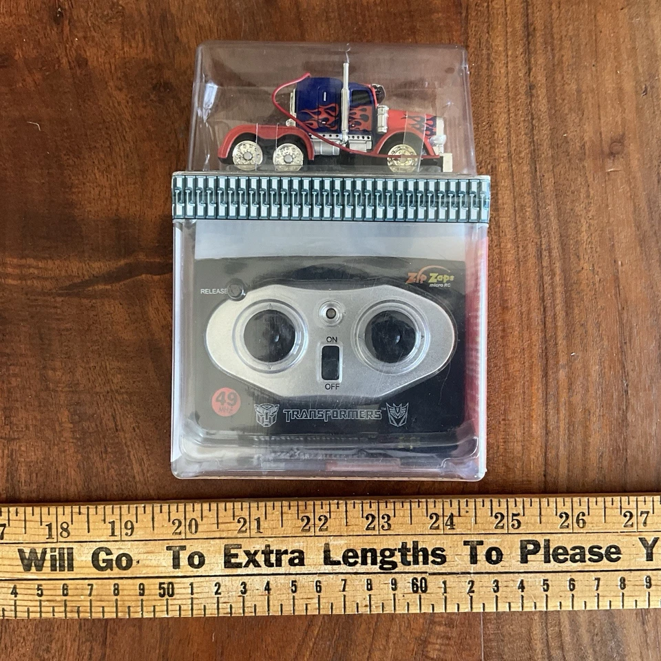 ZIP ZAPS TRANSFORMERS OPTIMUS PRIME Rc With Controller And Trading Card - Image 2 of 2