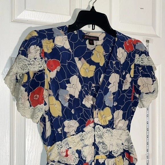 De colección-Betsy Johnson-6-multicolor-encaje floral, 100% seda, cremallera completa, vestido midi. Foto 3 de 4