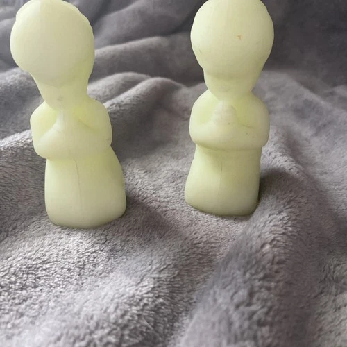VTG Fenton URANIUM Custard Satin Glass PRAYING BOY & GIRL Children Child FIGURES