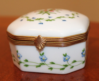 LIMOGES FRANCE CERALENE RAYNOUD HAND PAINTED BLUE & PINK FLOWERS TRINKET BOX