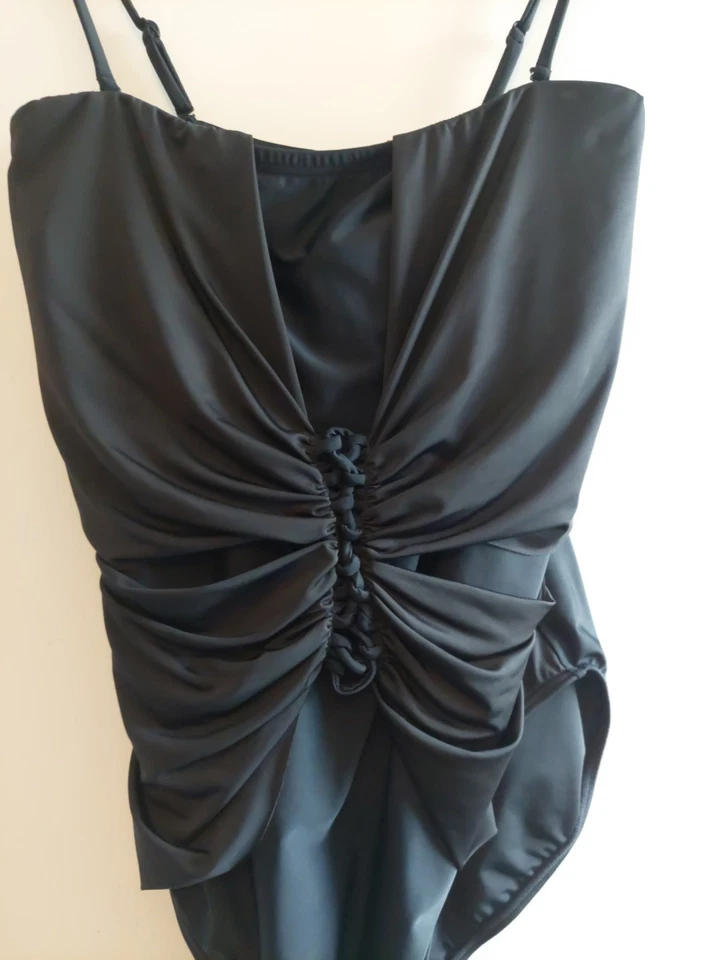 VENUS Negro Una Pieza Talla 16 Correa Ajustable Giratoria Frontal Resortwear Playa Foto 2 de 4