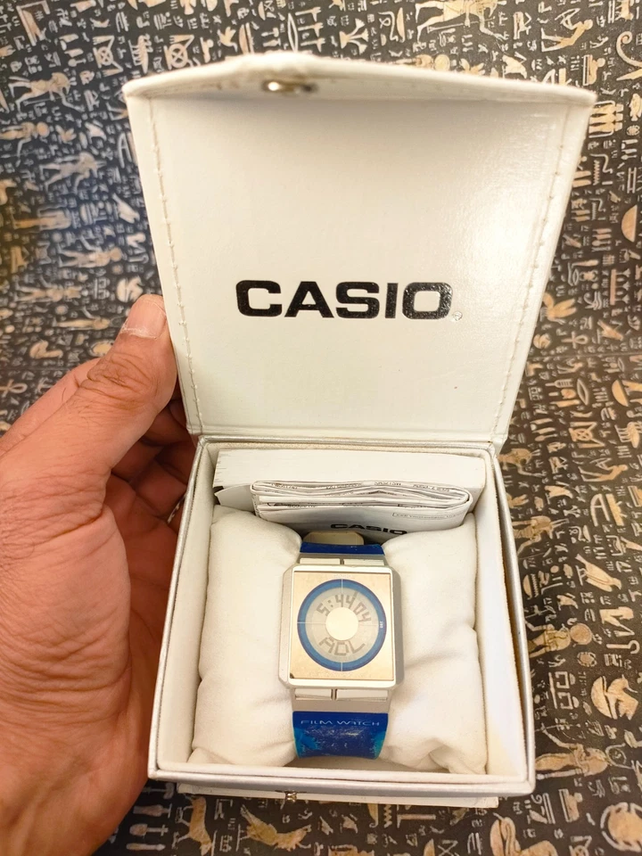 Reloj digital Casio 1990 vintage raro 2D película FS-02 World Time Databank Foto 2 de 4