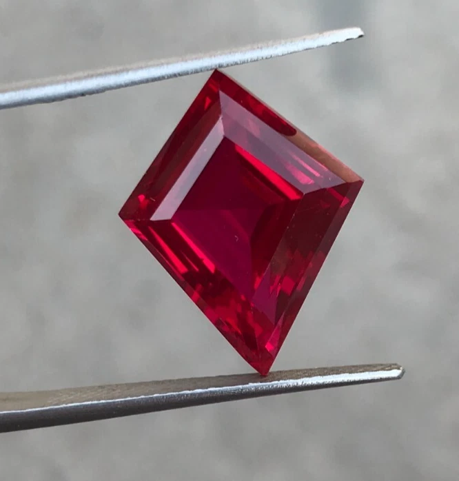 11.20 Cts Lab Ruby Lozenge Cut 17.5X14X7.5 mm Loose Gemstone For Jewelry - Image 3 of 4