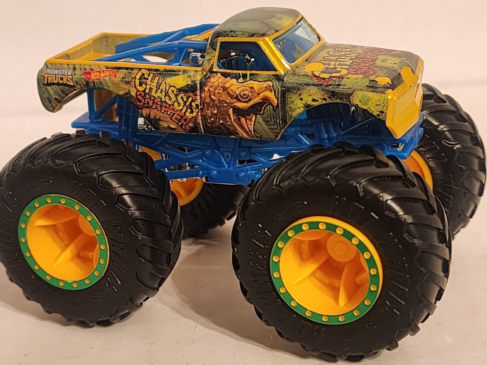 Hot Wheels Monster Trucks 1:64 Scale Chassis Snapper, Includes Hot Wheels  Die Cast Car, 1 - Kroger