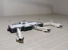 1:400 Regional Model Airport Terminal w Functional Jetbridges (3)