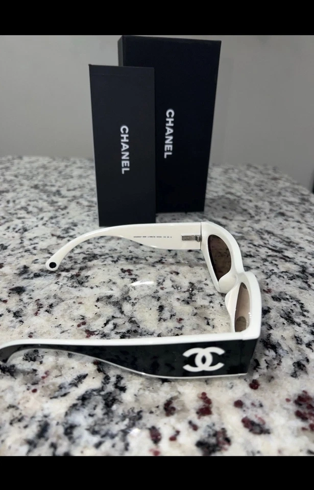 Gafas de sol CHANEL CatEye negras/blancas - auténticas - estuche y caja incluidos - listas para enviar Foto 3 de 4
