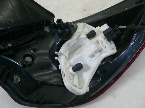 VAUXHALL ASTRA REAR/TAIL LIGHT ON BODY (PASSENGER SIDE) 5 DOOR 2009-2015 - Picture 6 of 10