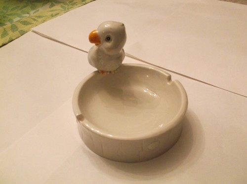 Vintage Japan 1970's Ashtray with Parrot and Flowers - Picture 3 of 11