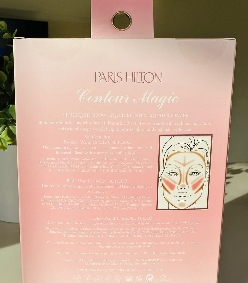 Juego de 3 Paris Hilton Contour Magic. Foto 2 de 2