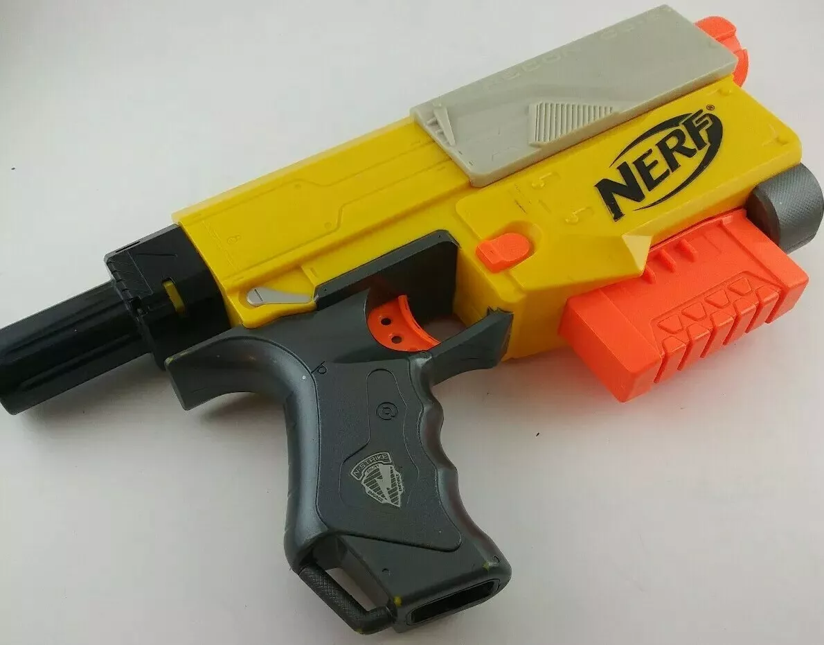 A NERF QUE FUNCIONA IGUAL A UMA ARMA DE VERDADE 