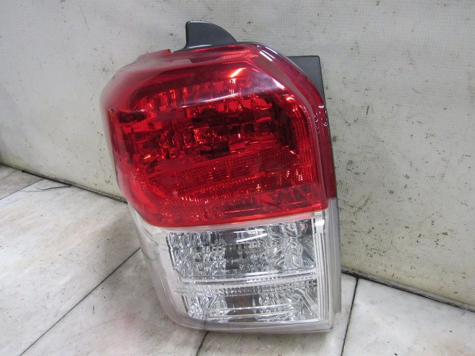 LUZ TRASERA 2010 TOYOTA 4RUNNER Lh OEM esquina Chiped1 Foto 3 de 4