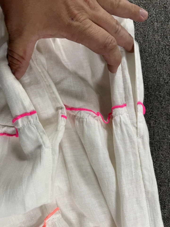 Vestido Vineyard Vines para mujer pequeño blanco de lino con volantes en capas Foto 4 de 4