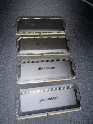 Corsair Dominator Platinum RGB 32GB(4X8GB) DDR4 3200MHz CL16 DIMM
