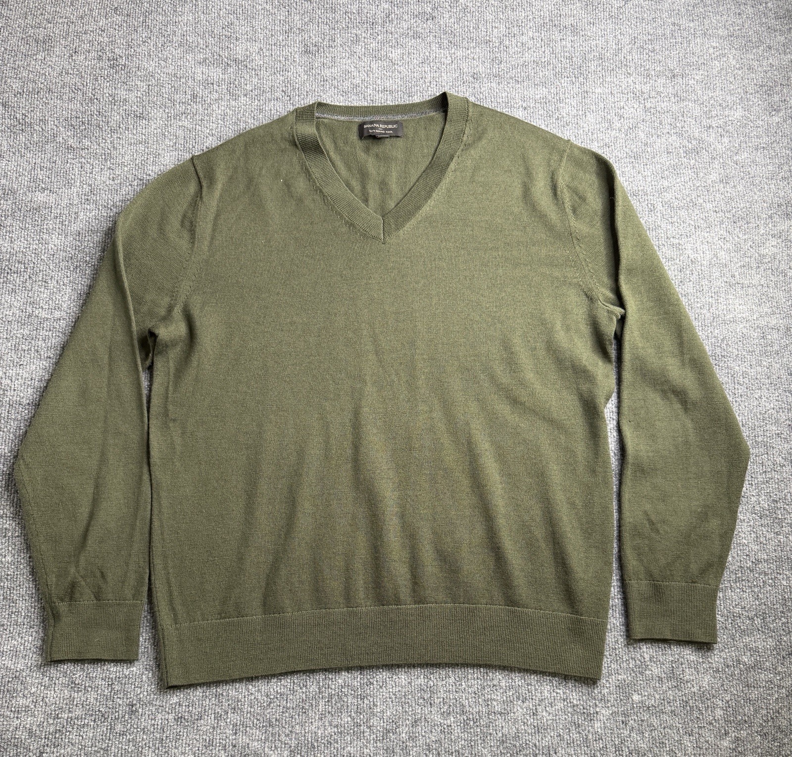 Banana Republic Sweater Mens Large Green 100% Merino Wool V-Neck