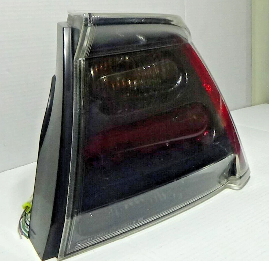 Conjunto de lámpara de luz trasera lateral para pasajero derecho Mitsubishi Galant 2004-2008 Foto 3 de 4