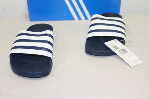 Adidas Adilette G16220 Adiblu/Weiß EU Größe: 40 1/2 Neu Rechnung MwSt - Picture 2 of 4