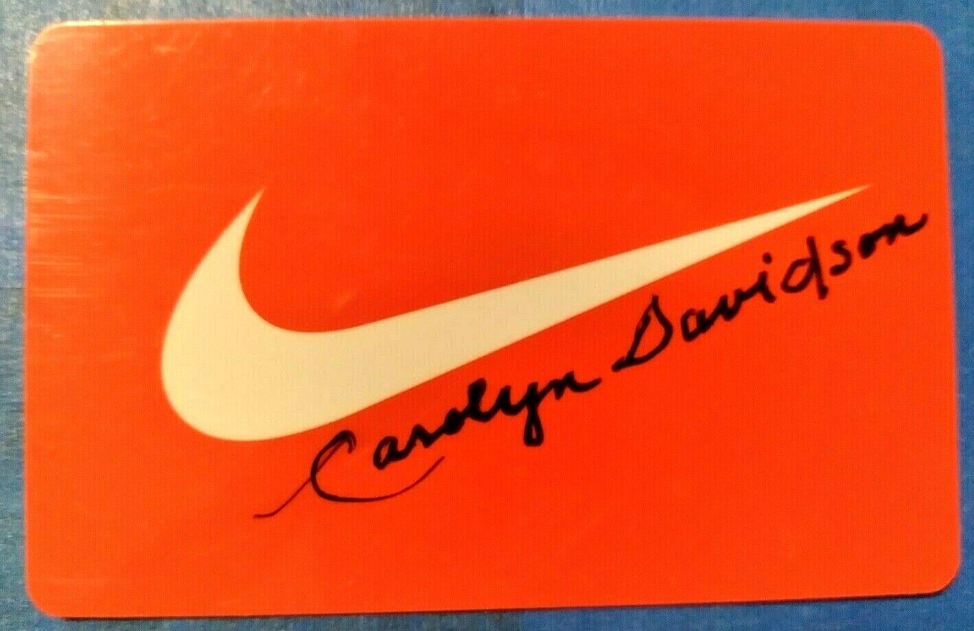 eximir Estallar lluvia CAROLYN DAVIDSON ARTIST DESIGNER CREATED THE SWOOSH SIGNED NIKE LOGO GIFT  CARD | eBay