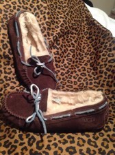UGG AUSTRALIA S/N 5133 WOMEN'S DAKOTA BROWN SLIP ON MOCCASINS SLIPPERS SIZE 5M