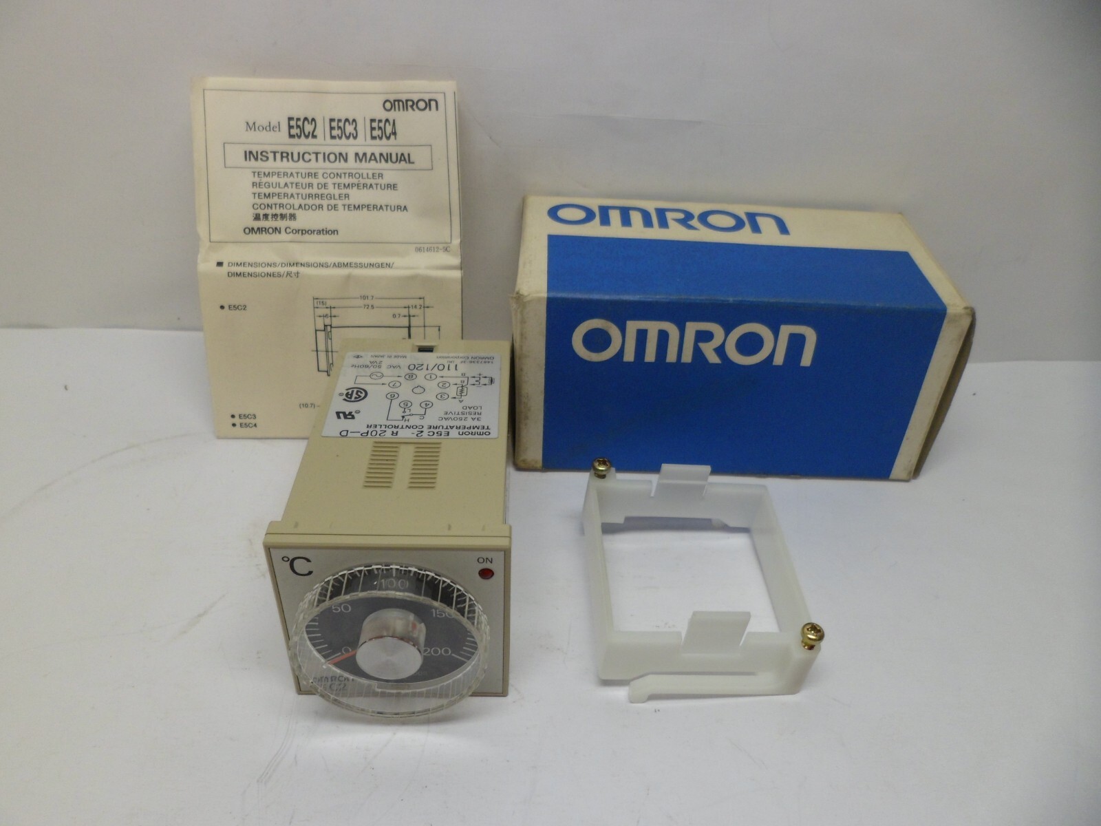 OMRON E5C2-R20P-D TEMPERATURE CONTROLLER 0-200C. 110/120 VAC. 50/60 Hz. N.O.S.
