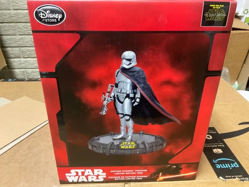 Star Wars The Force Awakens : Captain Phasma figure Limited Edition