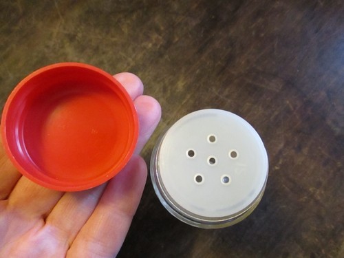 VTG1970'S KROGER GLASS HAMBURGER SEASONING SHAKER~GREAT COLOR~GRAPHICS&CONDITION - Picture 7 of 7