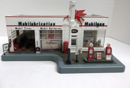 Danbury Mint 1950's Mobil Gas Lighted Garage Service Station w/ Clock