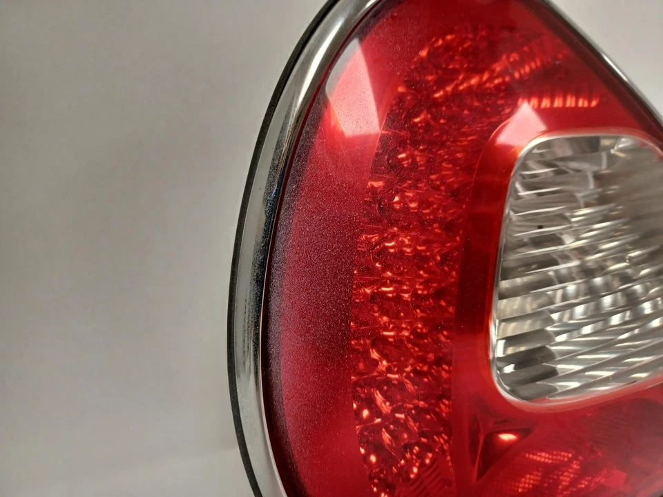 Conjunto de luz trasera izquierda usada se adapta a: Jaguar Xj8 L 2004. bisel cromado grado B izquierdo Foto 2 de 4