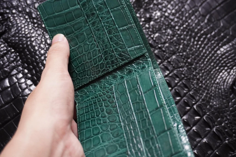 Real Double-sided Green Leather Bifold Wallet Men's Wallet Handmade Card Holder - Image 4 of 4