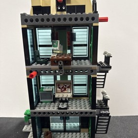 Lego Marvel Set 76005 Spider-man: Daily Bugle Showdown/please read description 