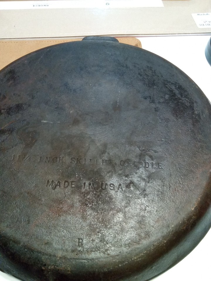 Vintage Wagner Ware 11 1/4 " Cast Iron Skillet Griddle Made In The USA