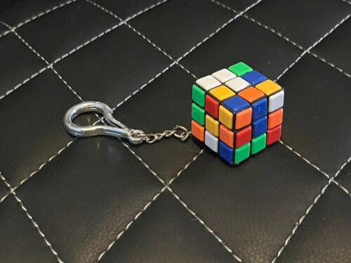 Rubik's Cube Keychain Charm - 第 1/1 張圖片