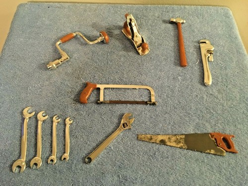 DE COLECCIÓN HERRAMIENTAS MANUALES MINIATURA SIERRAS PLANAS DE MADERA LLAVES DE MARTILLOS ETC. | eBay