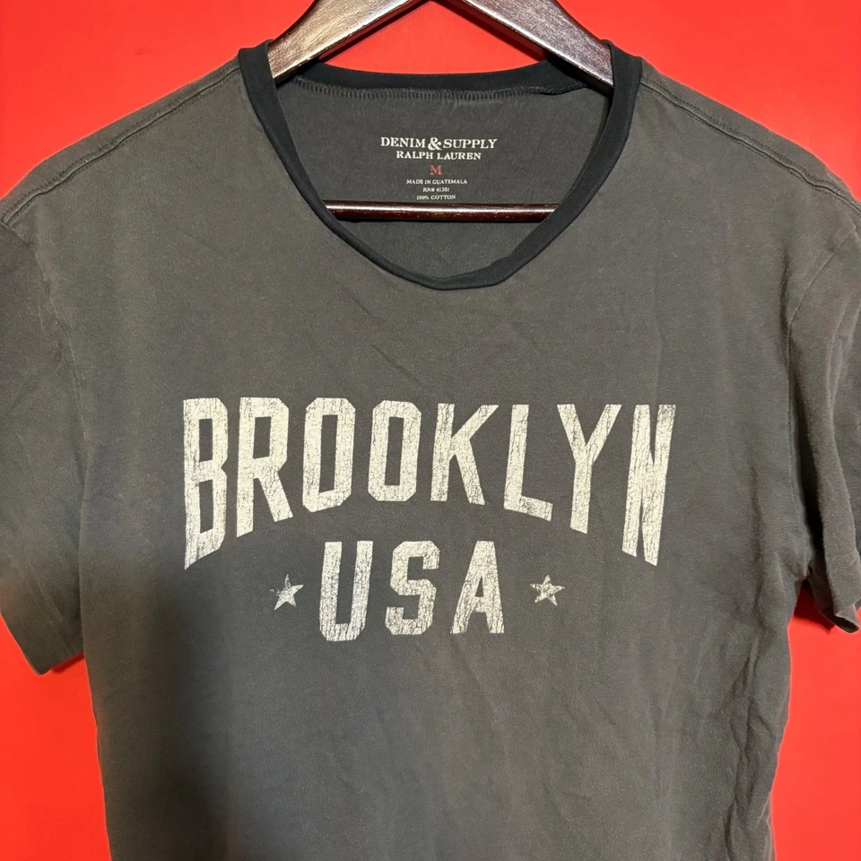 Camiseta Denim & Supply Ralph Lauren Para Hombres Gráfica Brooklyn EE. UU. Gris Algodón Talla M Foto 3 de 4