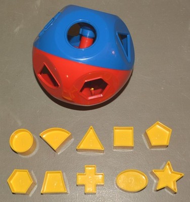 Vintage Tupperware - Shape-O-Ball with 10 geometric shapes - COMPLETE