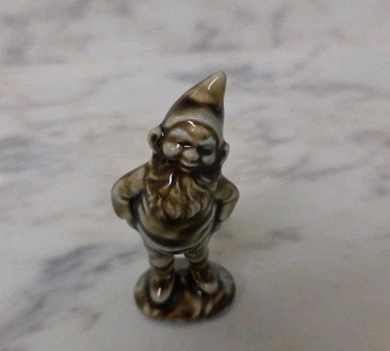 Vintage Wade Irish Leprechaun Figurine 2.5″ Ceramic Rare Large 