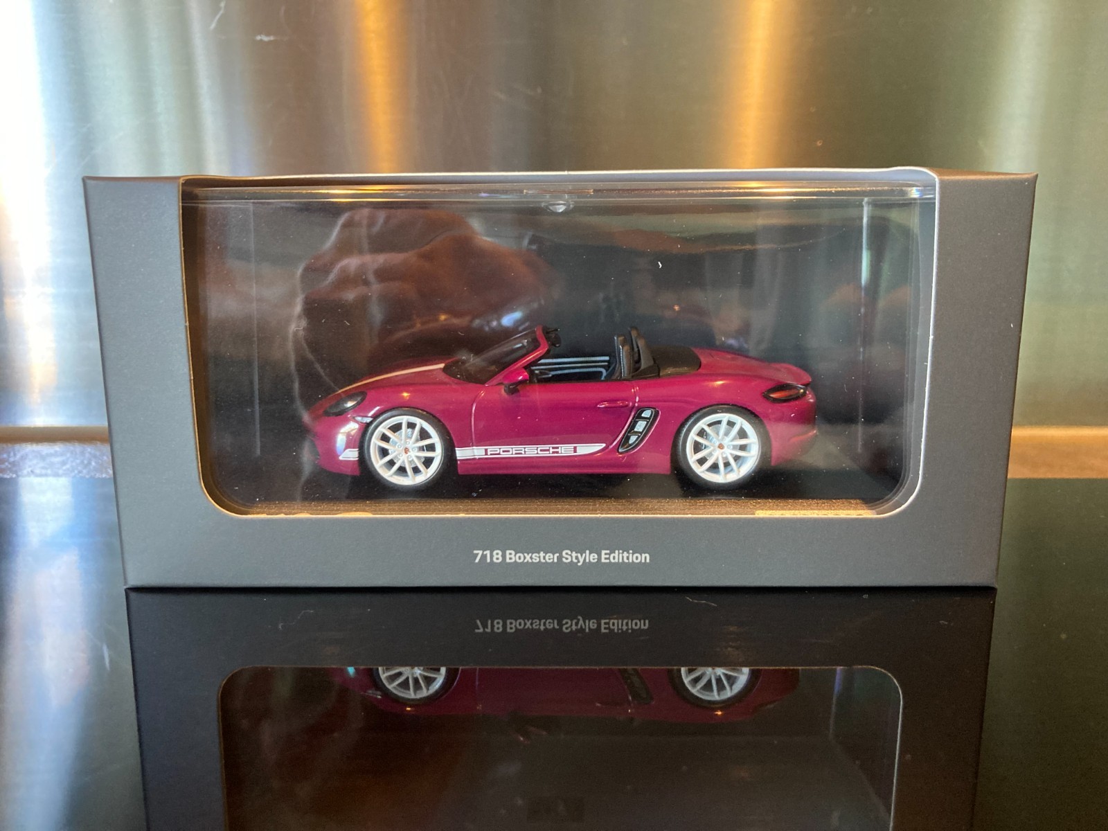 Porsche 718 Boxster 982 miniature de collection 1/43 Minichamps Rubystone Red