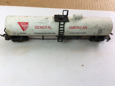 General American 1 Dome Tank Car Top Rail Damage   HO Scale Trains
