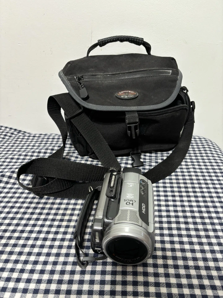 Canon HG10A Camcorder HDD 4GB With Travel Bag / Haven’t Tested It - Image 2 of 4