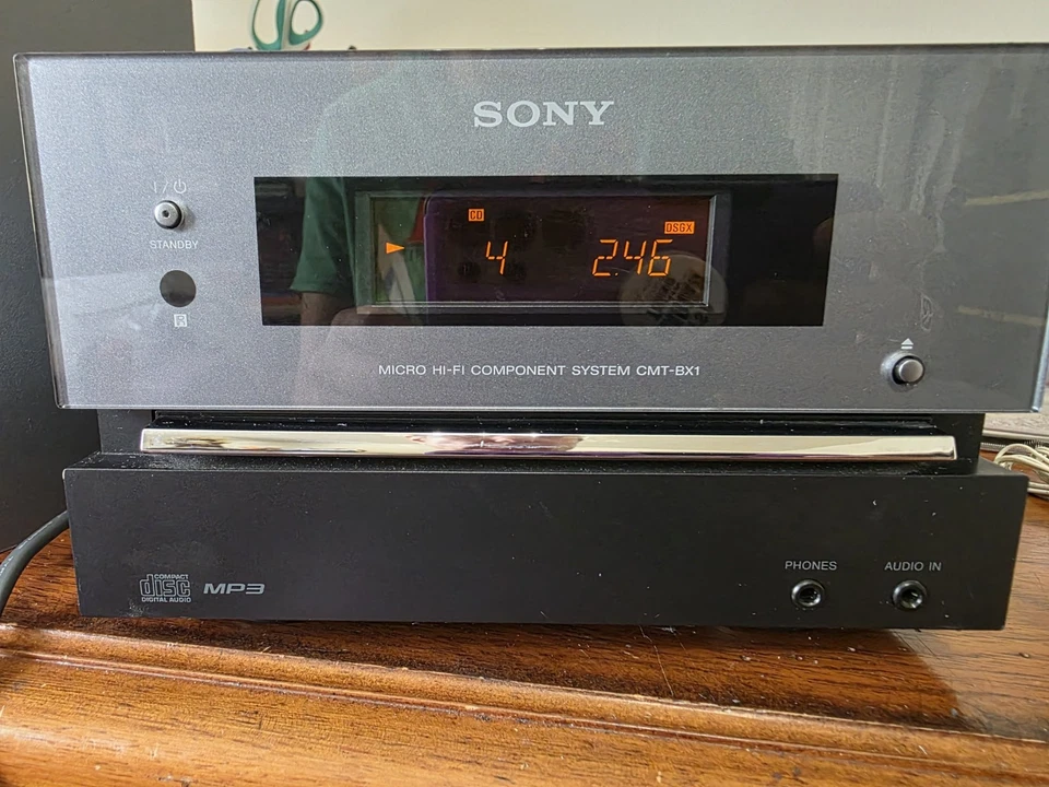 Sony HCD-CBX1 Hi Fi  Micro Stereo Receiver System CD/AM/FM/MP3 Radio - Image 3 of 4