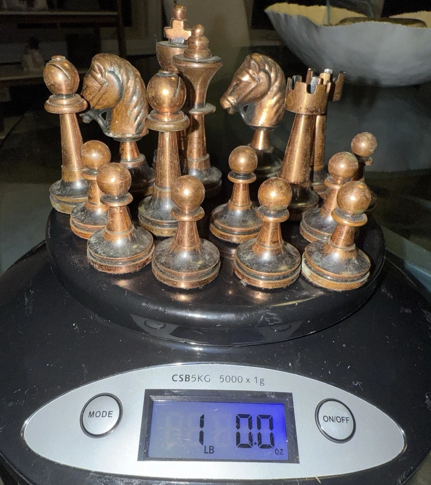 LIMITED EDITION 1 0F 8000 SET OF CHESS PIECES Brass/metal/silver Unknown Maker - Image 2 of 4