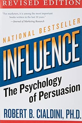 Influence: The Psychology of Persuasion by Cialdini PhD, Robert B 006124189X