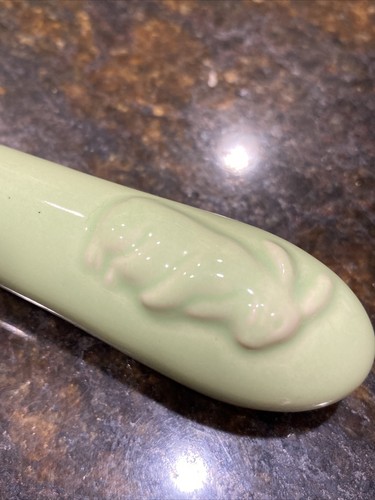 Williams Sonoma Ceramic Green Bunny Rabbit Pie or Cake Server - Picture 3 of 7