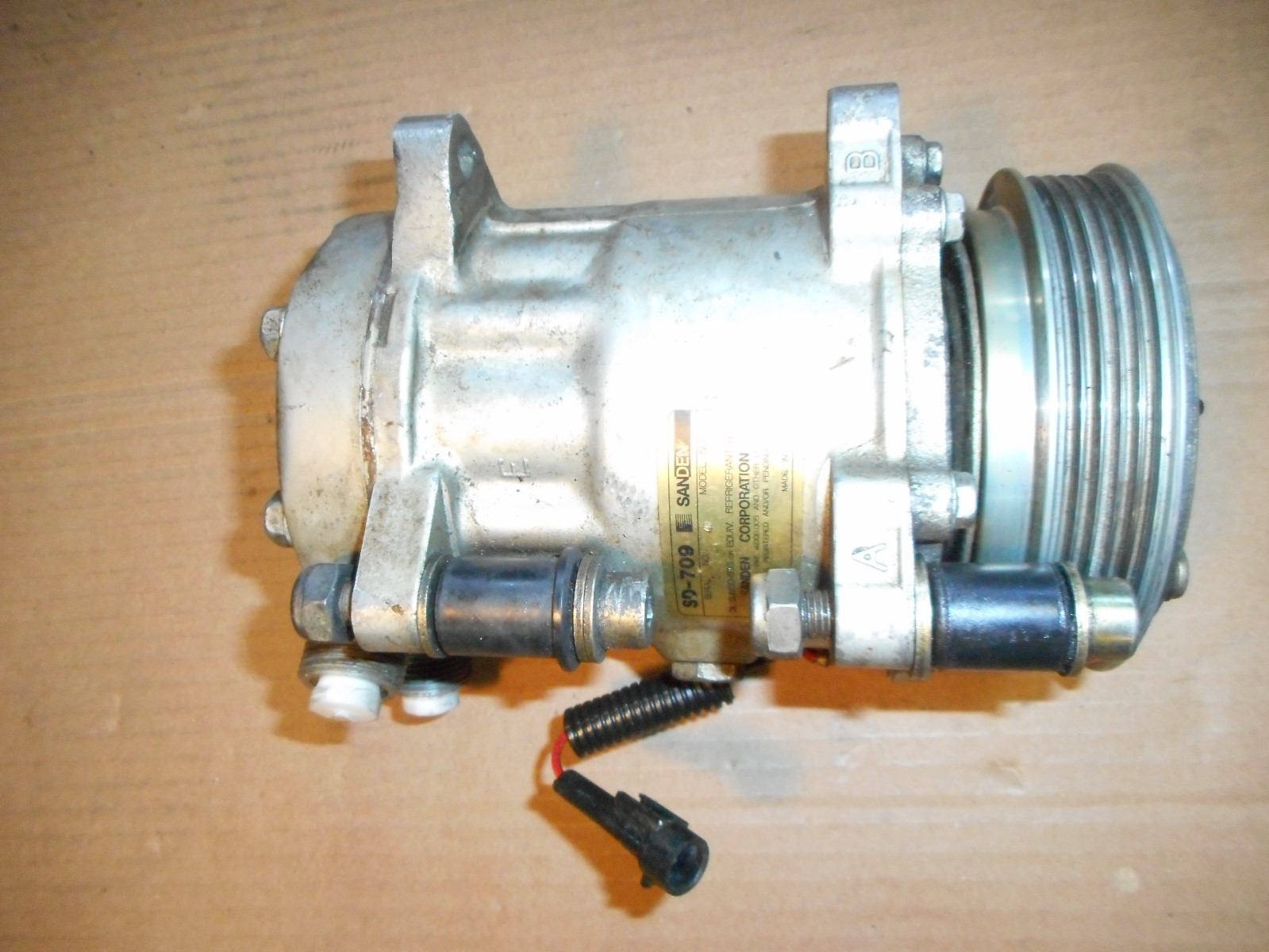 Ferrari 348 Air conditioning compressor Sanden SD 709