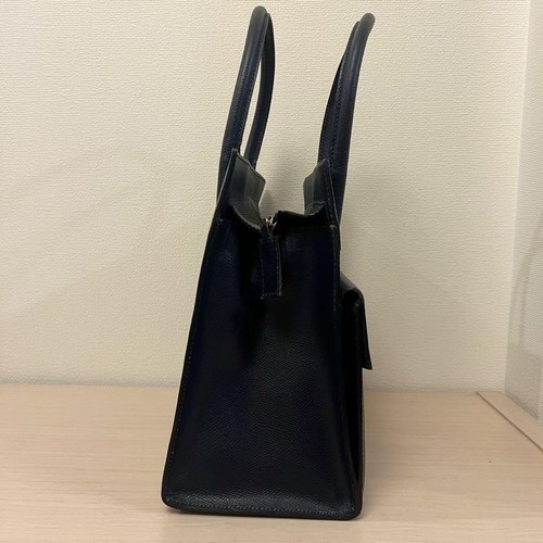 Sac fourre-tout Céline en cuir bleu marine avec logo cadenas doré 2024 authentique